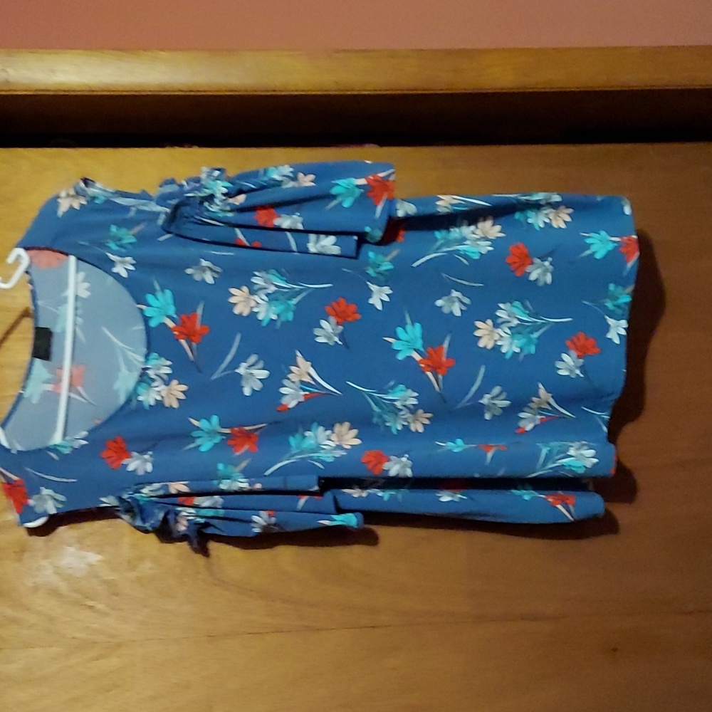 Worthington, blue cold shoulder blouse plus size 3X?